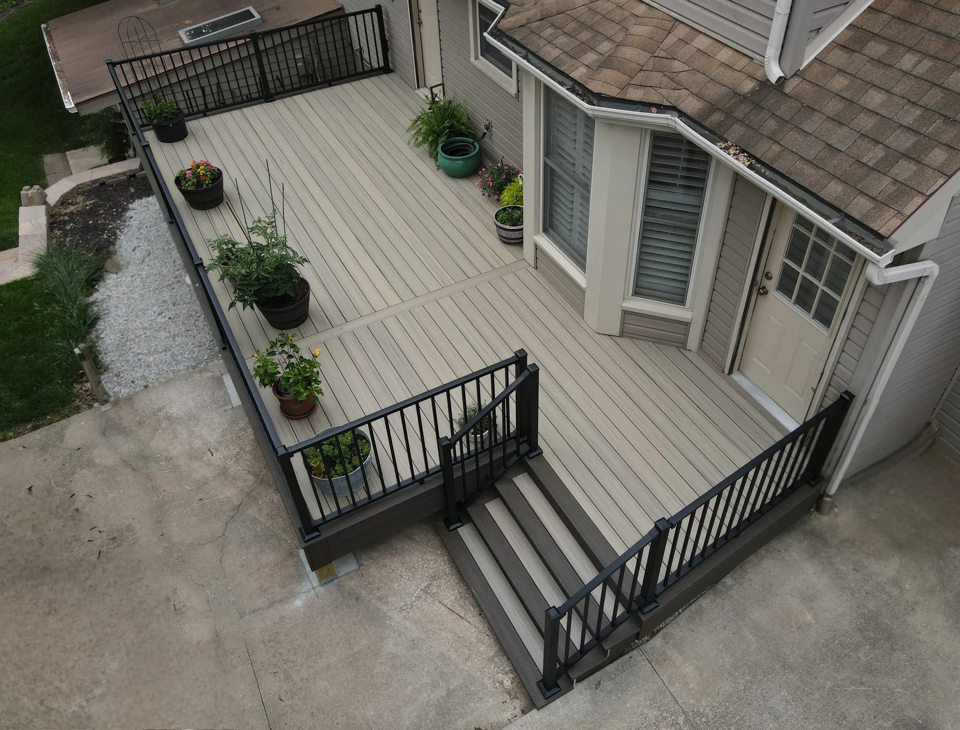 Custom deck built by i30 Builders in DFW