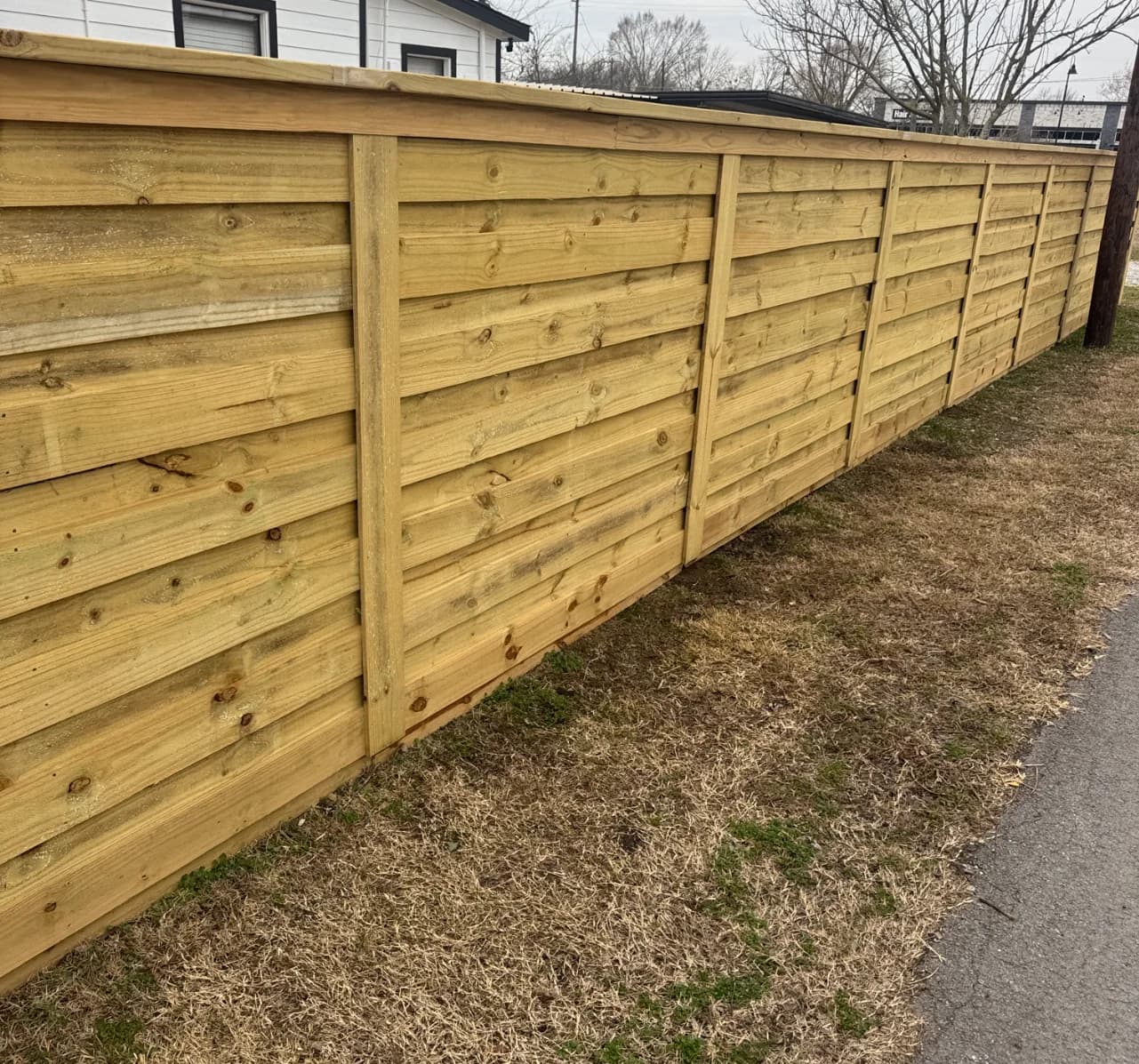 Horizontal privacy fence