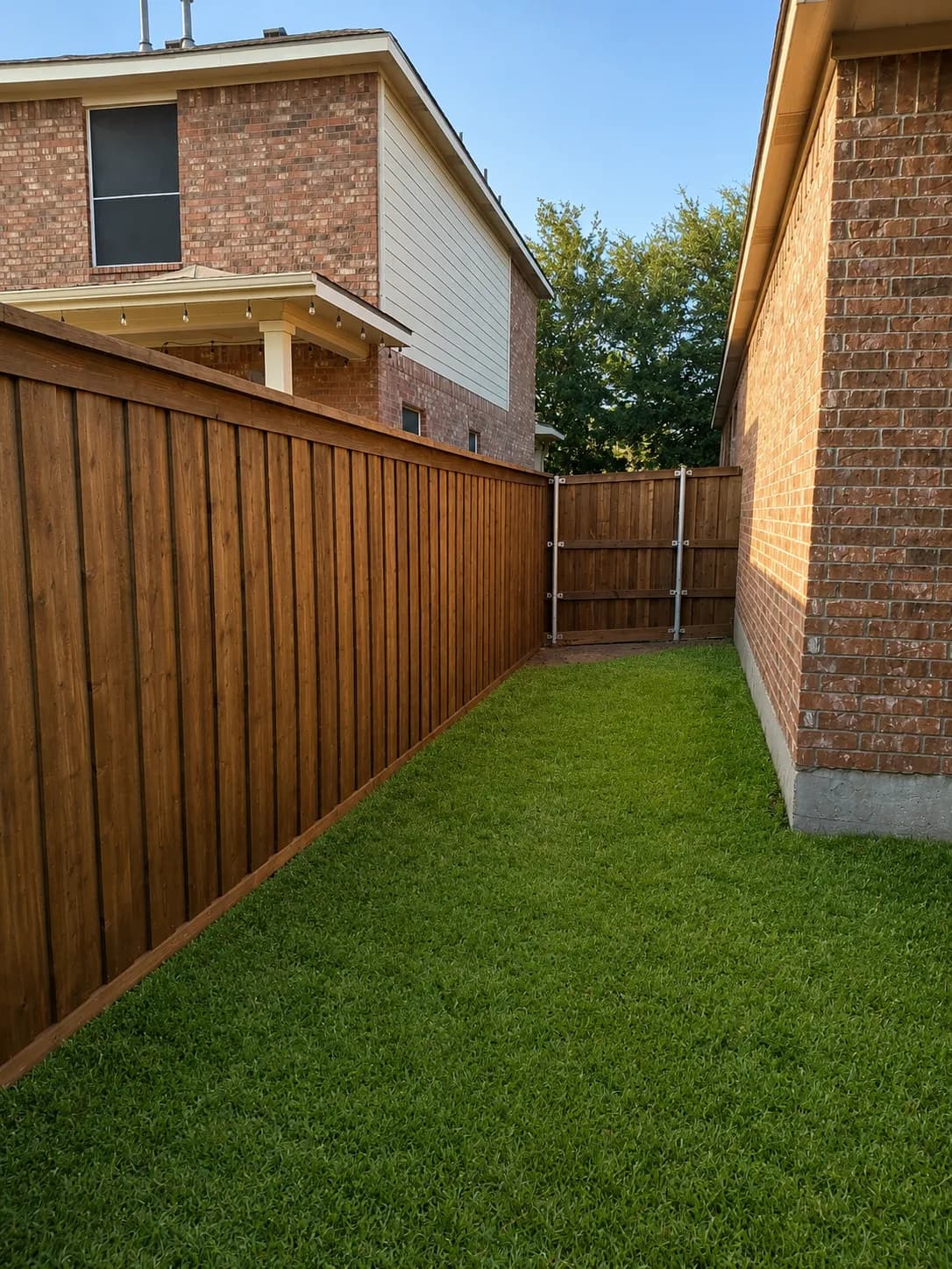 Cedar privacy fence and ranch line on a larger Kaufman County lot in Terrell, TX by i30 Builders