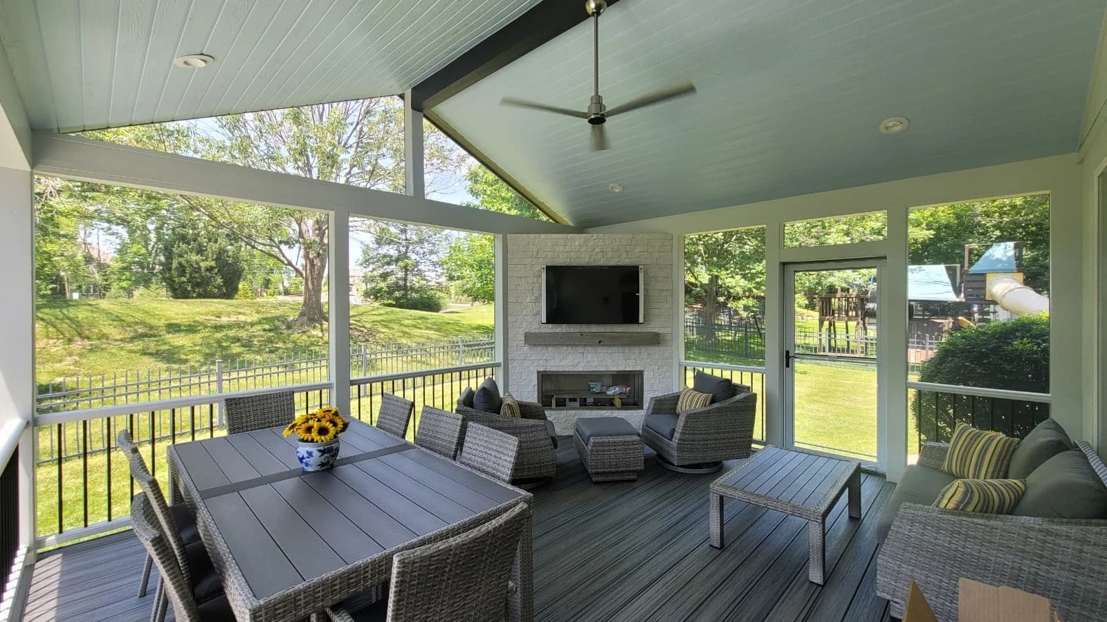 Screened porch built by i30 Builders - DFW East Texas